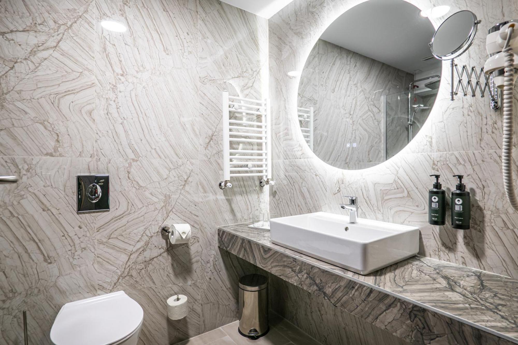 Ramada By Wyndham Bucharest Otopeni Airport 외부 사진